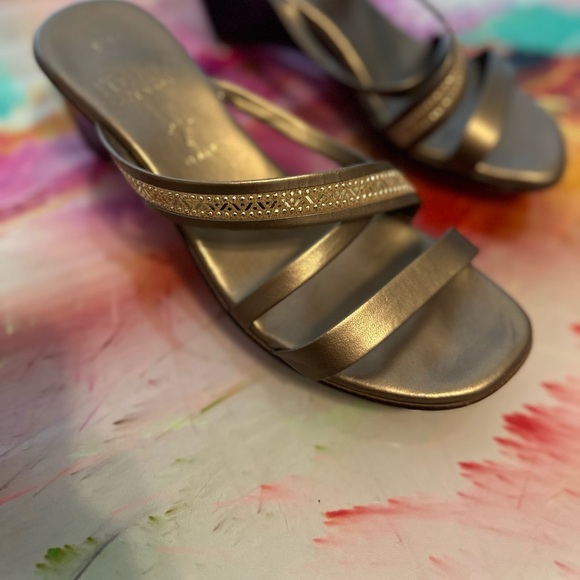 Italian Shoemakers Wedge Heeled Sandals - Picture 7 of 13